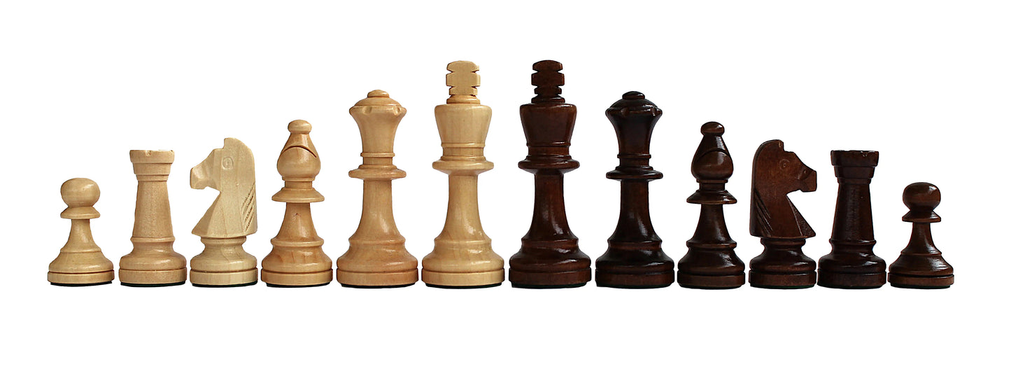 Enyhén súlyozott fa sakkfigurák