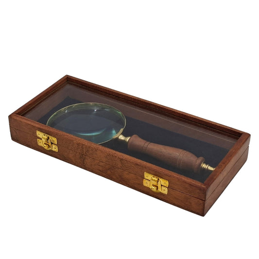 Klasszikus nagyító üvegtetős fa dobozban