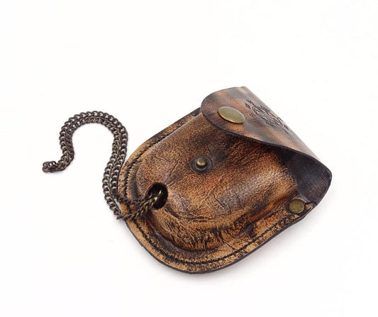 Zárható iránytű lánccal bőr tokban