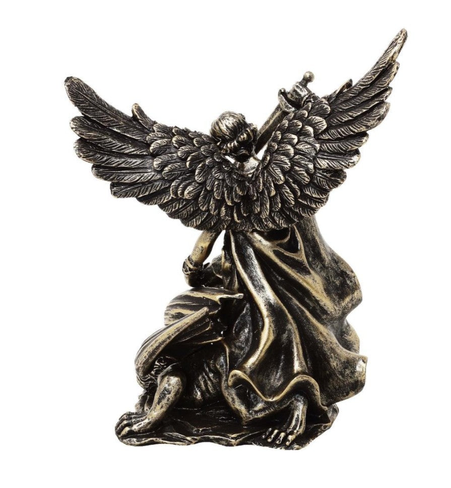 Szent Mihály a sárkánnyal harcoló figura - polirezin