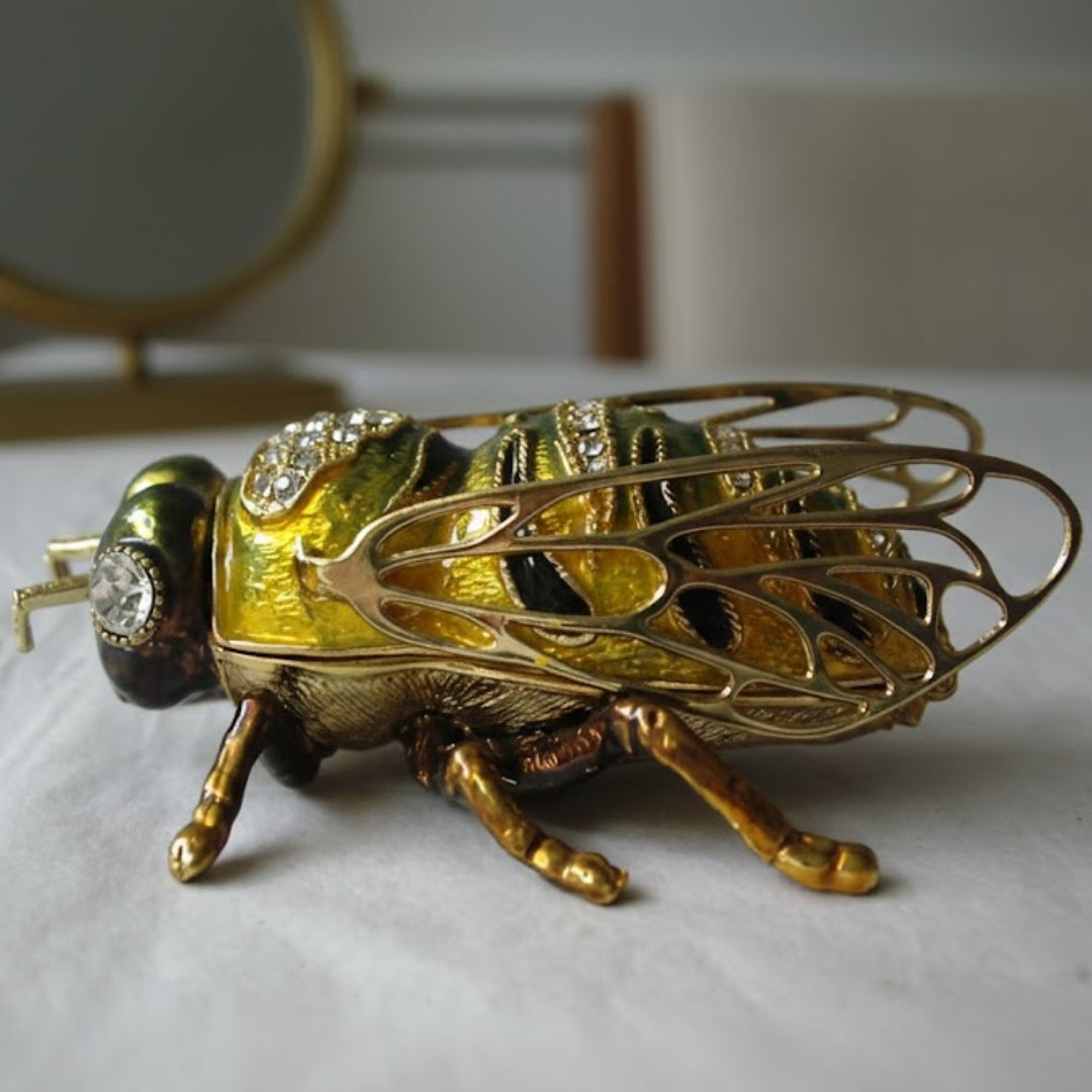 Exkluzív díszdobozos ékszeres ládika kristályokkal díszítve – Méhecske