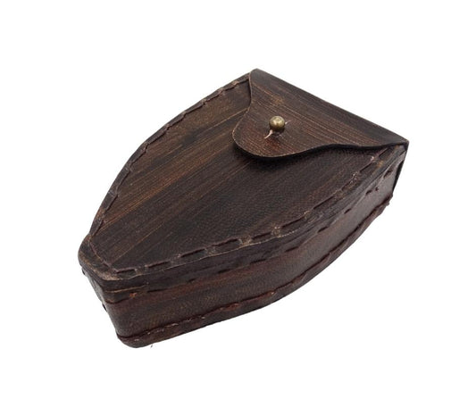 Nagyító bőrtokban