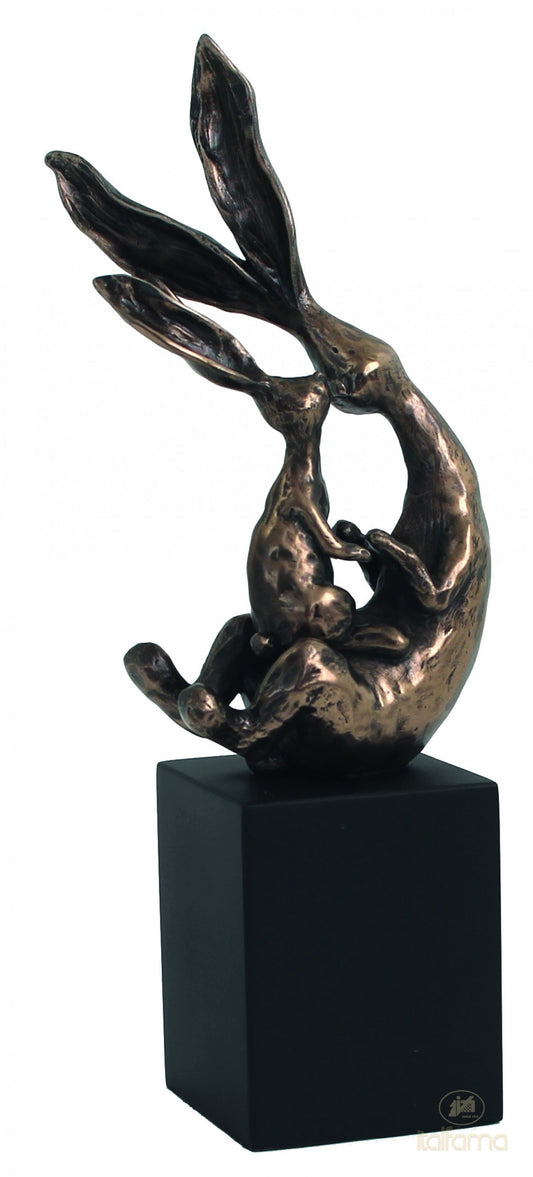 Nyulak kockán bronz bevonatú szobor