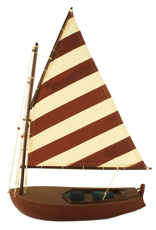 Vitorlás, fa vitorlával, vörös-barna, 35x11x50cm