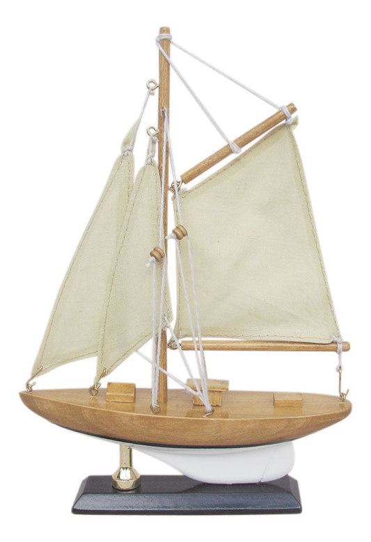Vitorlás jacht, fa, vászonvitorlákkal, H: 15 cm, M: 22,5 cm