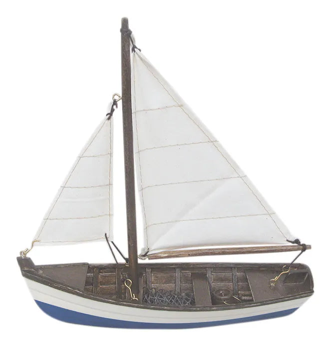 Halászhajó, fából, vászonvitorlákkal, Hossz: 19 cm, Magasság: 20 cm