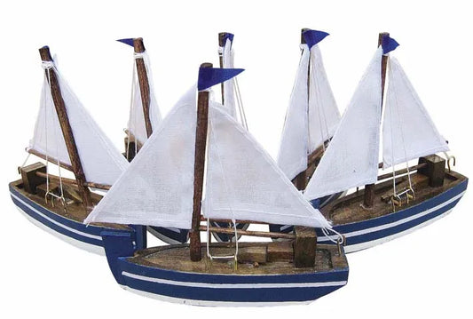 Vitorlás hajók, fa, vászonvitorlákkal, h: 10cm, 6db-os készlet