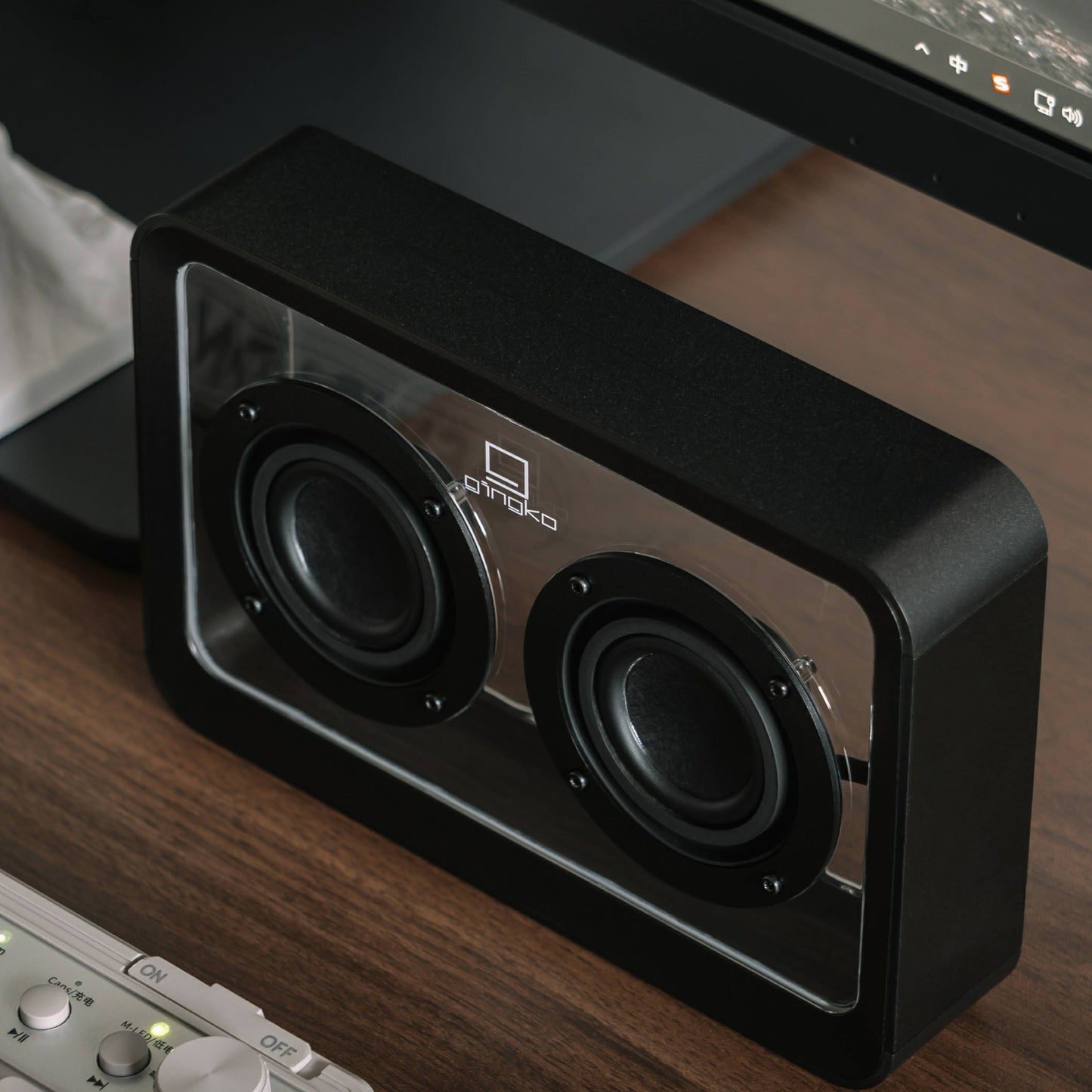 Mage átlátszó hangszóró