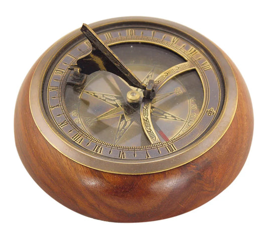 Napóra-iránytű fa talpon, antik sárgaréz, Ø: 11cm, M: 6cm