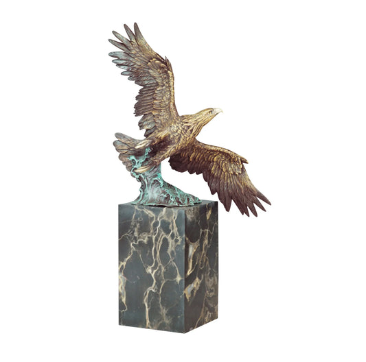 Kitárt szárnyú sas bronz szobor