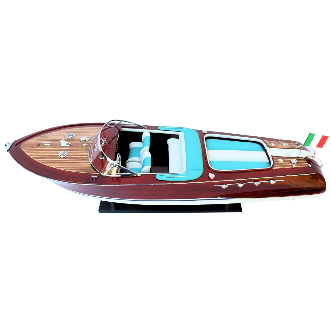 Exkluzív modellje a Reeva Aquarama 87 cm-es motorcsónaknak - egy nagy, fából készült modell a klasszikus olasz motorcsónakból