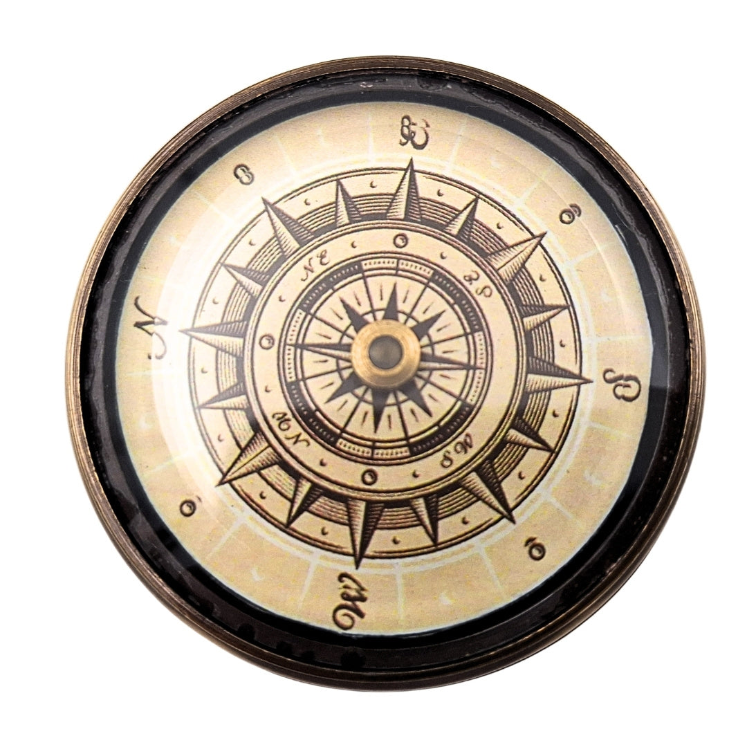 Sárgaréz iránytű lebegő pajzzsal