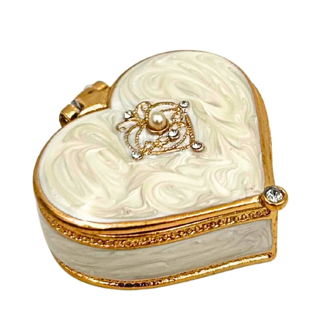 Exkluzív csecsebecse doboz / Ékszerdoboz szív alakban kristályokkal