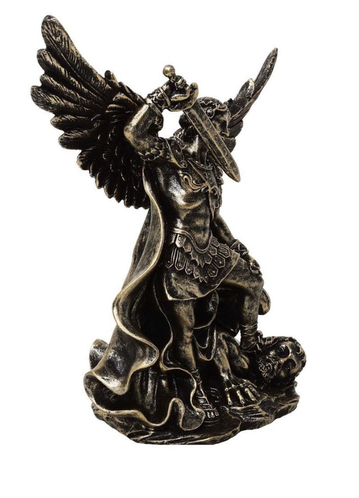 Szent Mihály a sárkánnyal harcoló figura - polirezin