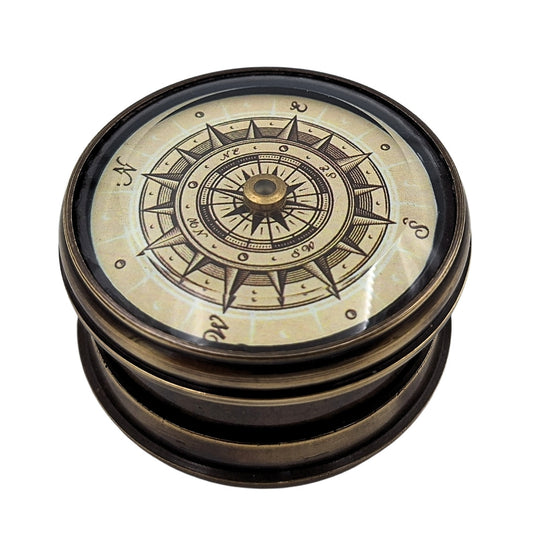 Sárgaréz iránytű lebegő pajzzsal