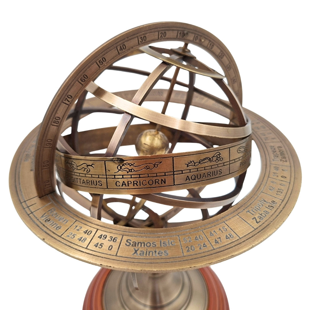Sárgaréz armilláris gömb asztrolábium fa talapzaton, 28 cm