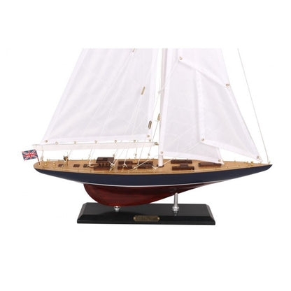 Az Endeavour jacht modell másolata, magasság 70 cm