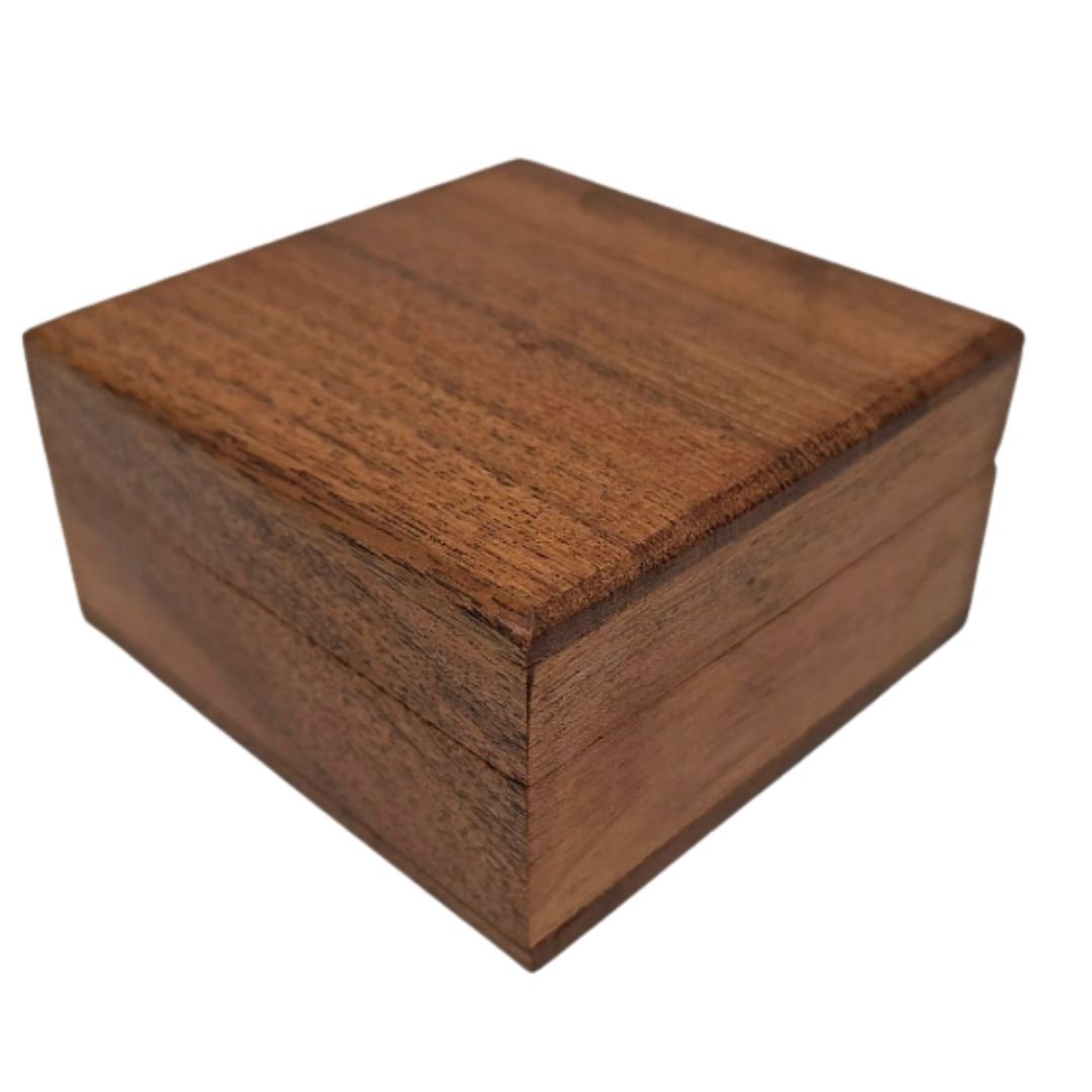 Fa ajándékdoboz betéttel, 8x8 cm