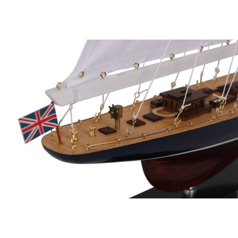 Az Endeavour jacht modell másolata, magasság 70 cm