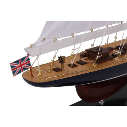 Az Endeavour jacht modell másolata, magasság 70 cm