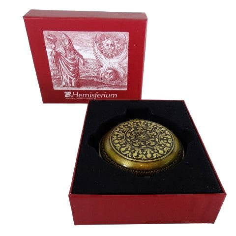 Sárgaréz napóra iránytűvel – Urania propitia