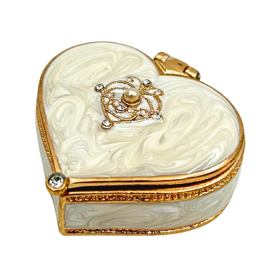 Exkluzív csecsebecse doboz / Ékszerdoboz szív alakban kristályokkal