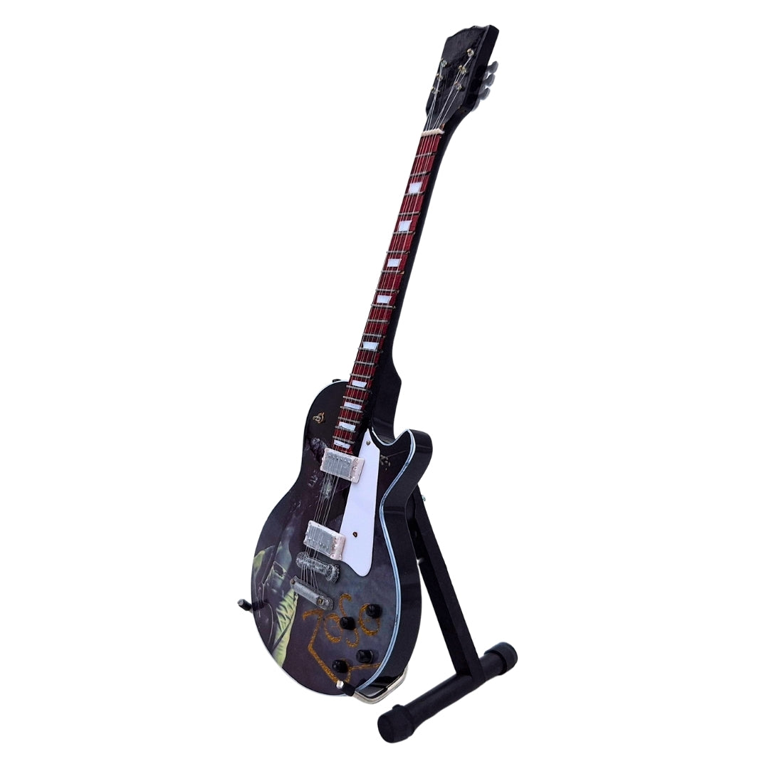 Led Zeppelin Jimi Page inspirálta mini gitár