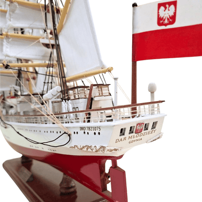 Dar Młodzieży vitorláshajó modell - 71 cm