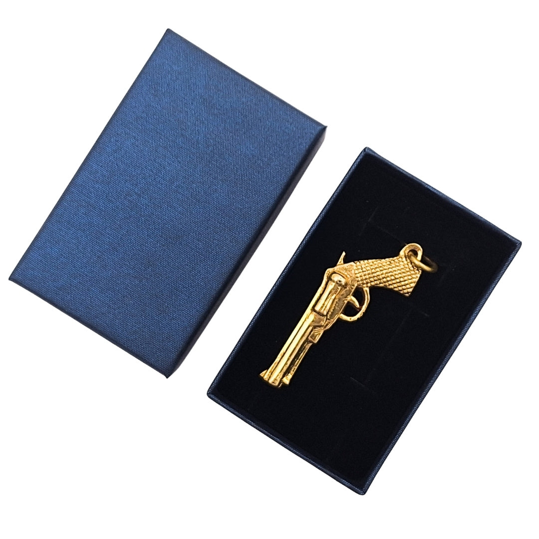 Revolver alakú sárgaréz kulcstartó dobozban