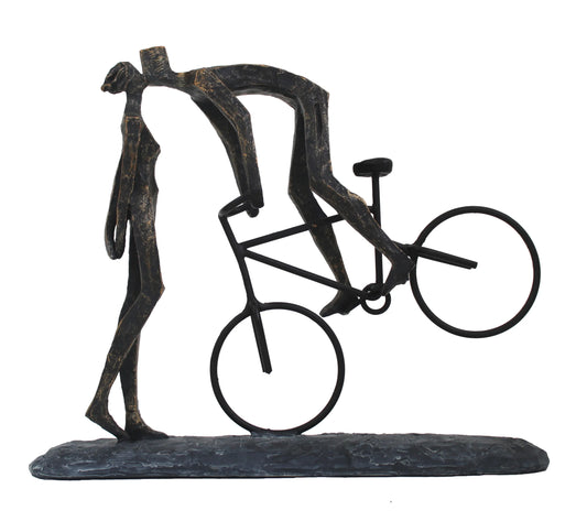Csók a biciklin bronz bevonatú szobor