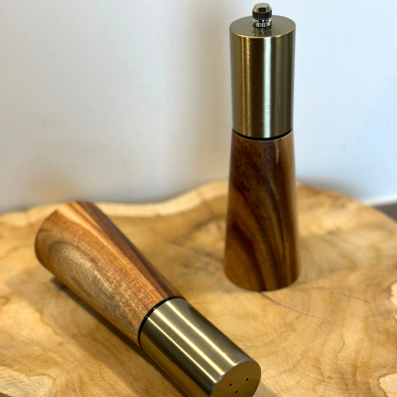 Akácfa só- és borsdaráló szett