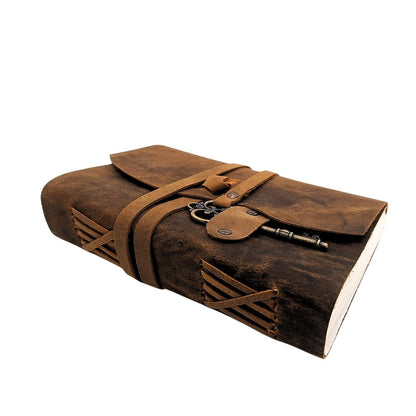 Bőr füzet Retro kulccsal és pánttal 200 oldal 18 x 13 cm - MODIANO