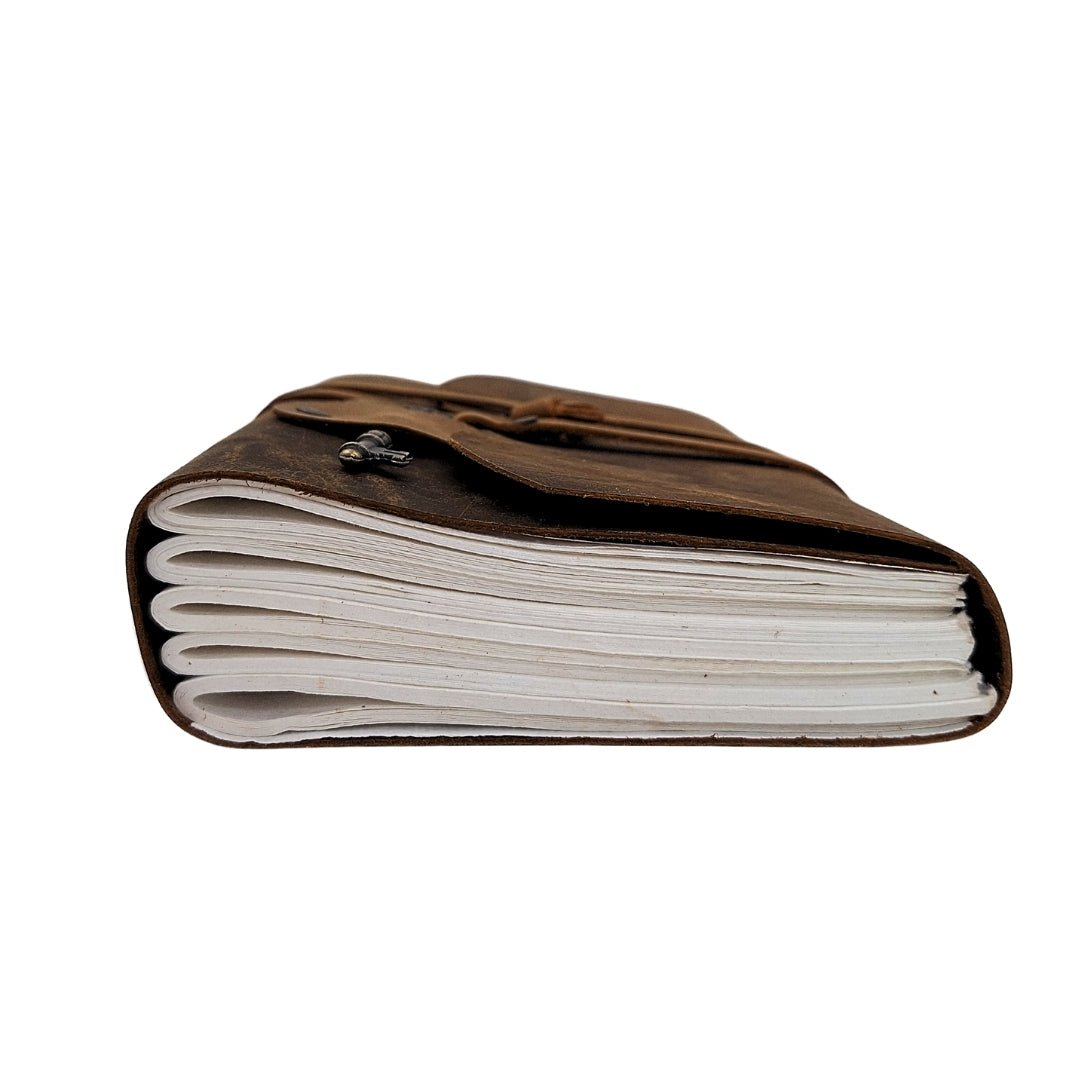 Bőr füzet Retro kulccsal és pánttal 200 oldal 18 x 13 cm - MODIANO
