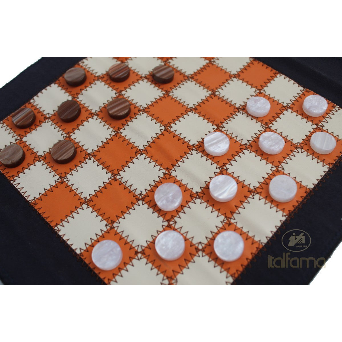 Feltekerhető többjátékos készlet (sakk-, dáma- és backgammon készlet)