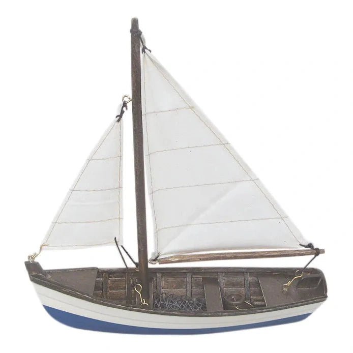 Halászhajó, fából, vászonvitorlákkal, Hossz: 19 cm, Magasság: 20 cm