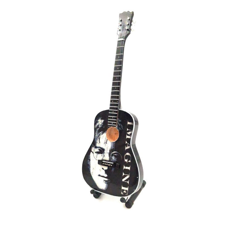 Mini gitár John Lennon stílusában