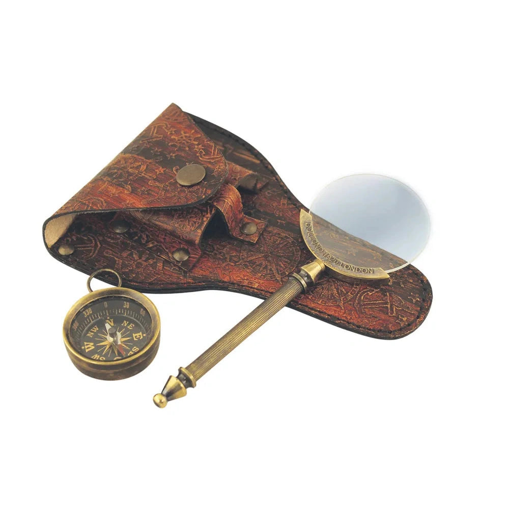 Nagyító és iránytű bőrtokban, antik sárgaréz, H: 14cm, Ø: 5cm - 3,5cm
