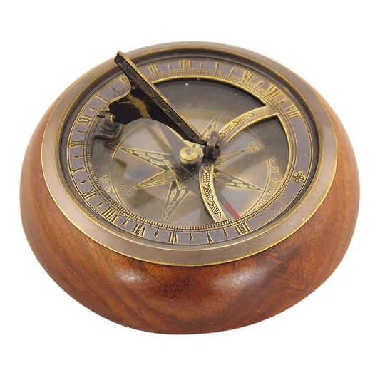 Napóra-iránytű fa talpon, antik sárgaréz, Ø: 11cm, M: 6cm