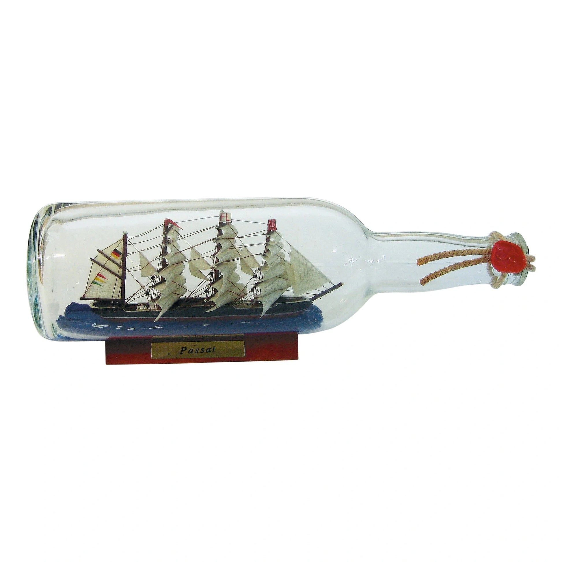 Üvegbe zárt hajó - passat, 0,7l., H: 29cm, sz: 9,5cm, ø: 8cm