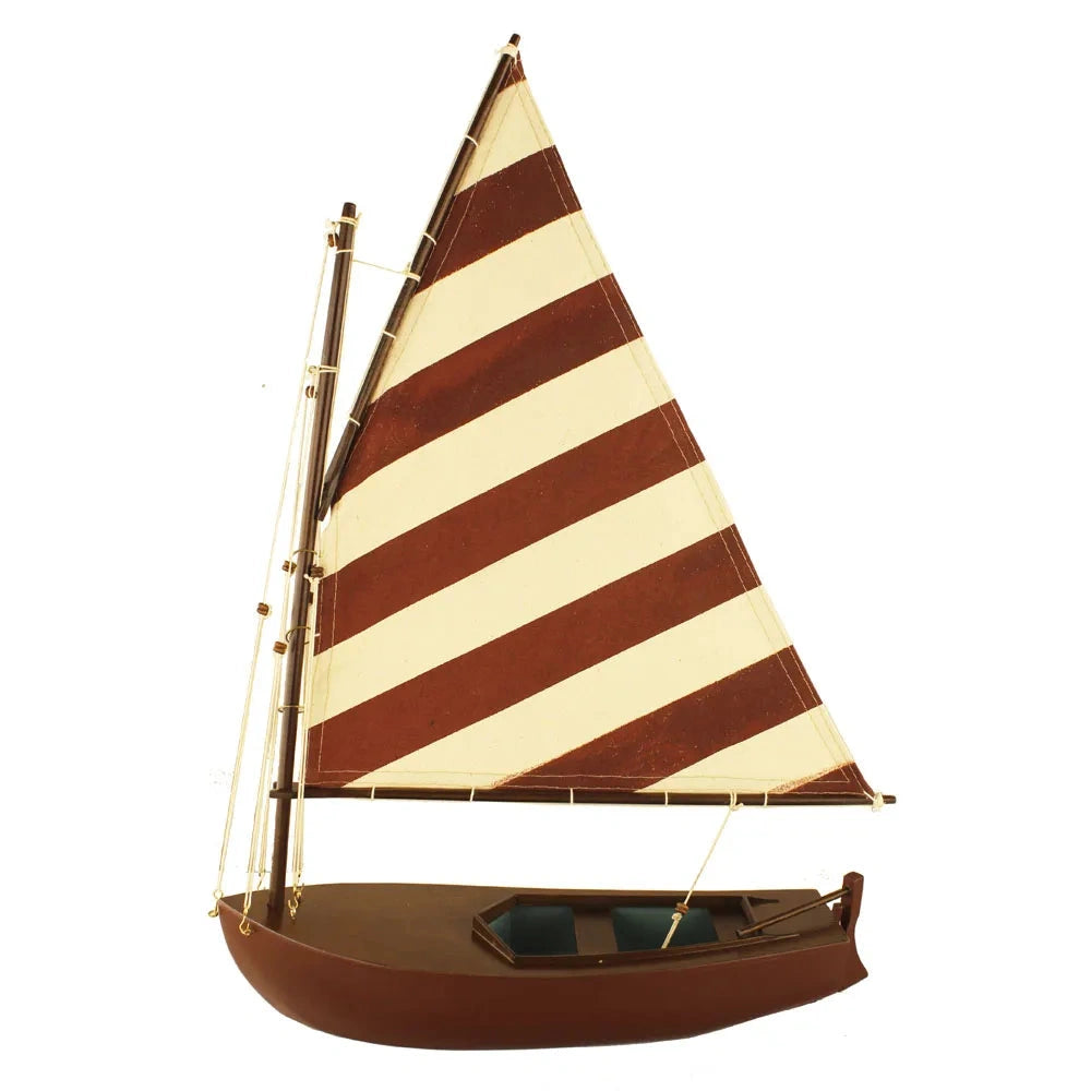 Vitorlás, fa vitorlával, vörös-barna, 35x11x50cm