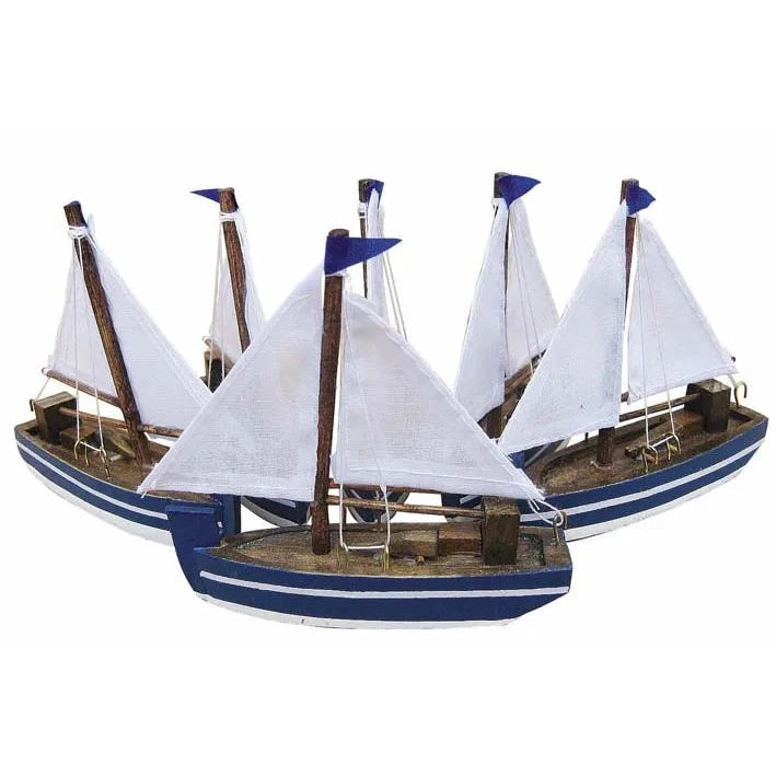Vitorlás hajók, fa, vászonvitorlákkal, h: 10cm, 6db-os készlet